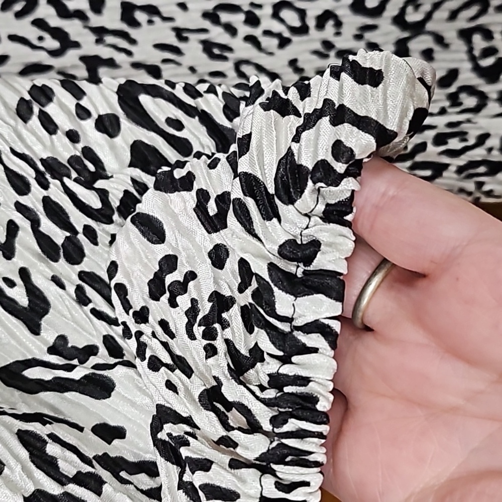 Emerald Cheetah Leopard Print Blouse 2X - Picture 3 of 7